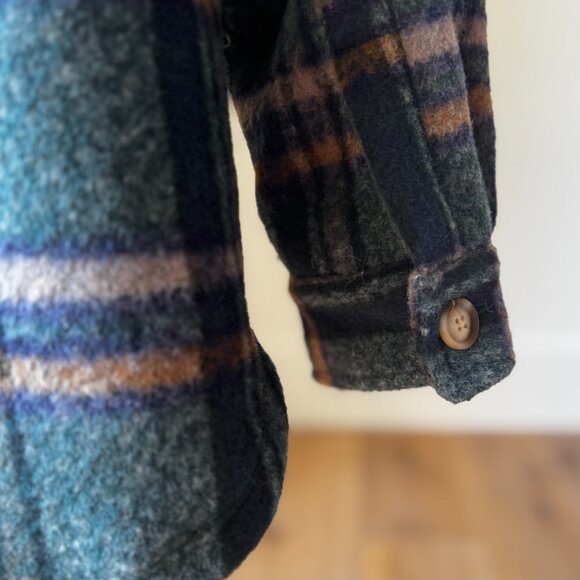 Green BLANKNYC Fringe Plaid Shacket • Medium Loose Fit • Fall Winter must have - Picture 9 of 16